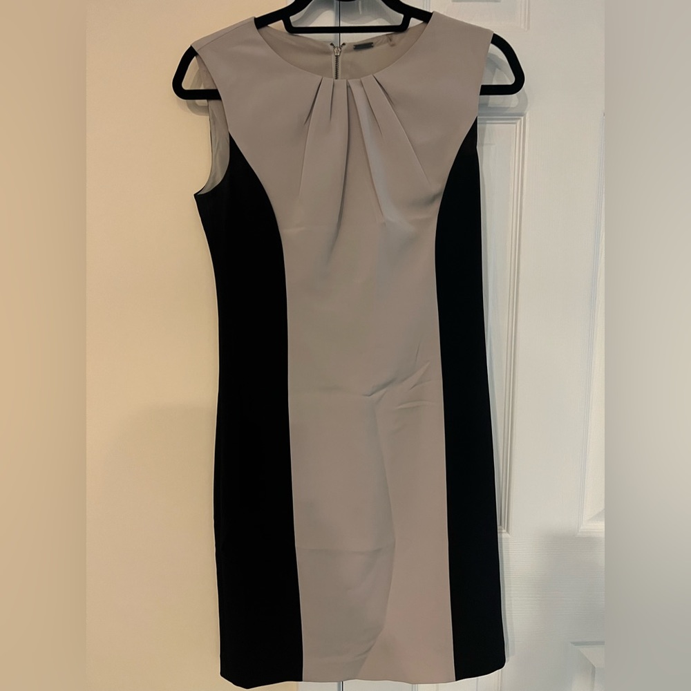 Elie Tahari beige & black sleeveless sheath dress